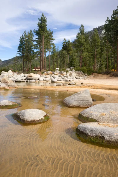 Crystal Clear νερό λεία βράχια λίμνη Tahoe άμμο λιμάνι — Φωτογραφία Αρχείου