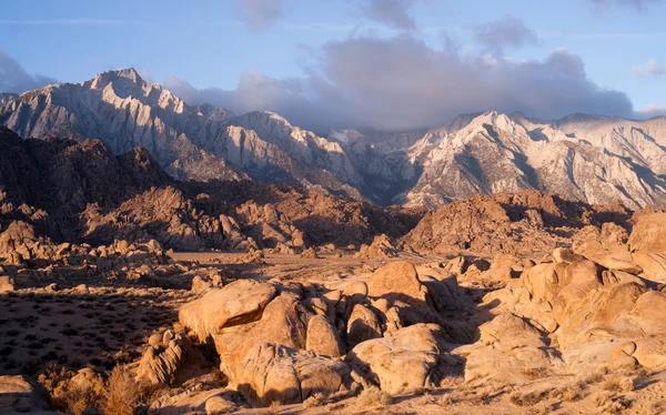 Gouden Alpine Sunrise Alabama Hills Sierra Nevada bereik Californië — Stockfoto