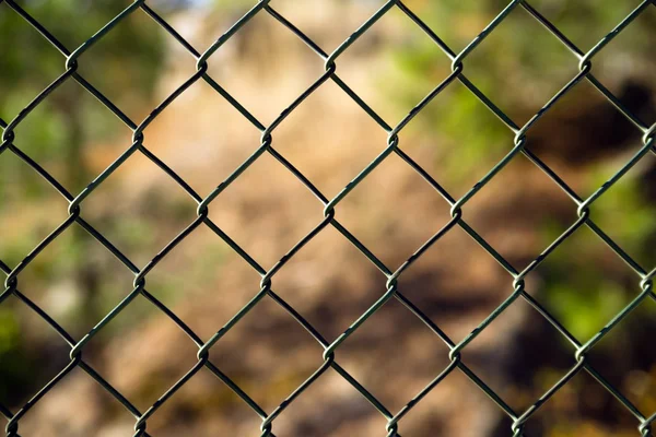 Diagonale Diamond patroon ketting Link hek buiten de grens — Stockfoto