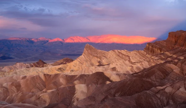 Dramatyczne światła Badlands Amargosa góra zakres Death Valley Zabriskie Point — Zdjęcie stockowe