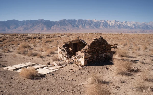 Stone gebouw ruïnes woestijn vloer Owen Valley Californië — Stockfoto