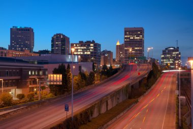 Karayolu şehir Tacoma Washington şehir manzarası içine