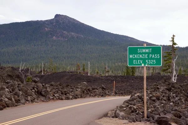 McKenzie Pass Oregon alta gama de la cascada — Foto de Stock