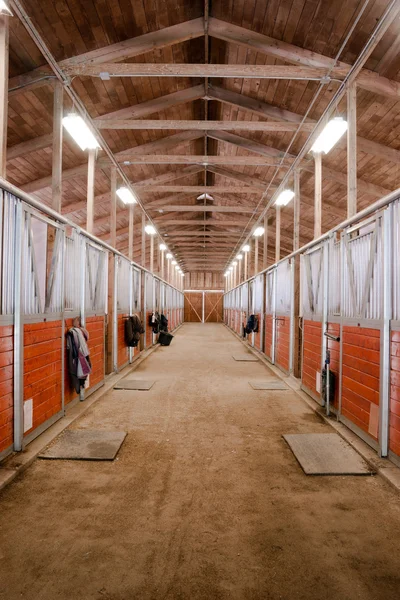 安定のレース馬納屋動物スポーツ パドック乗馬牧場 — ストック写真