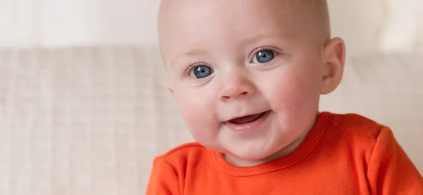 Close Up Portrait Young Blue Eyed Infant Boy Мужской Ребёнок — стоковое фото