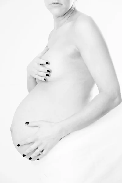 Gravid kvinna naken Braless bröst Iklädd vit sjal — Stockfoto