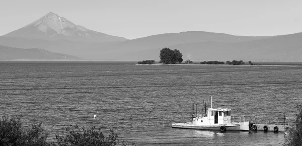 Mt nad jeziorem Klamath Mcgloughlin — Zdjęcie stockowe