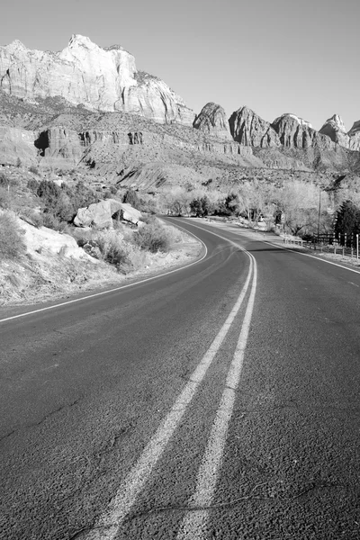 Road Sunrise High Mountain Buttes Zion National Park Desert SW — Stock Photo, Image