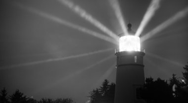 Deniz feneri kirişler Lens yağmurlu gece ışık şartını üzerinden