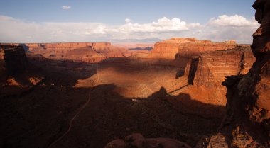 Gökyüzü beyaz jant iz Canyonlands Utah ABD Adası