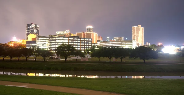 Fort Worth Texas şehir manzarası Trinity Nehri geç gece — Stok fotoğraf