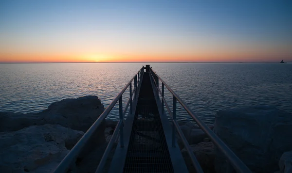 The Sun Comes up Over Lake Michigan Milwaukee Harbor — Stock Photo, Image