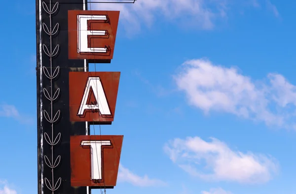 Neon Eat Sign Реклама пищевых маршрутов 66 Retro Signboard — стоковое фото