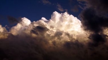 Dramatik cennet geç öğleden sonra gökyüzü Cumulonimbus bulutlar