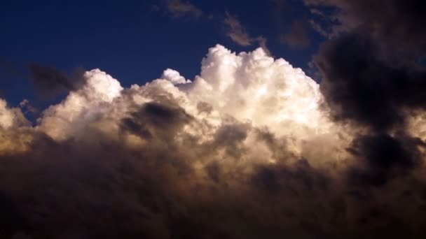 Δραματική Cloudscape αργά απόγευμα Cumulonimbus σύννεφα του ουρανού — Αρχείο Βίντεο