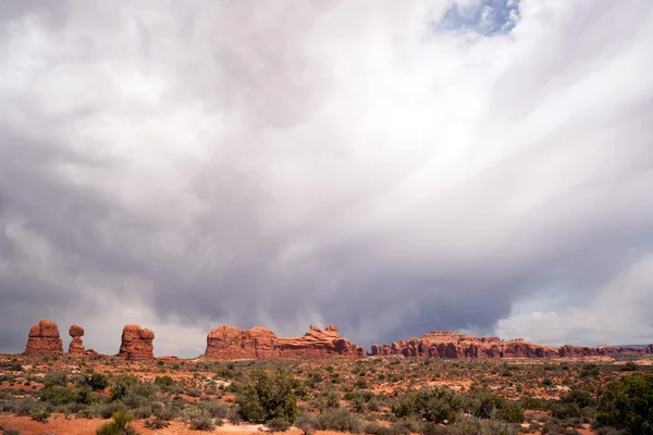 Rain Streaks Clouds Above Rock Formations Utah Juniper Trees — Stock Photo, Image