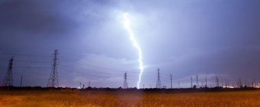 Üzerinde güç hatları Güney Teksas elektrik fırtına fırtına yıldırım