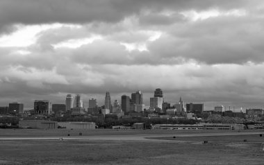 Fırtınalı siyah ve beyaz yatay kompozisyon Kansas City dallamalar