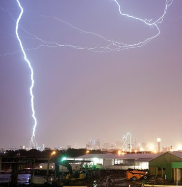 Thuderstorm üretir yıldırım cıvata grev Calatrava köprü Dal