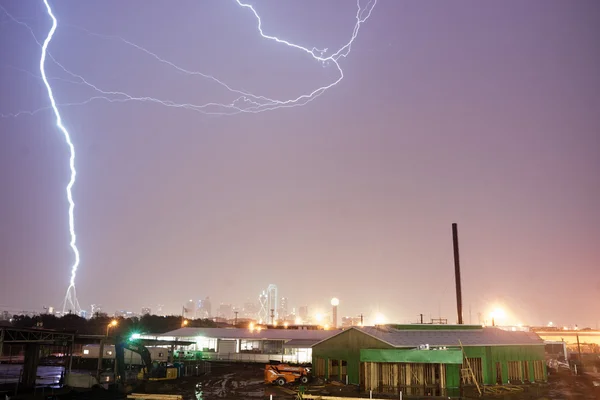 南方雷暴闪电发生的罢工事件达拉斯德克萨斯州美国 — 图库照片