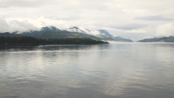 İç geçiş pürüzsüz sakin suları Vancouver Adası — Stok video