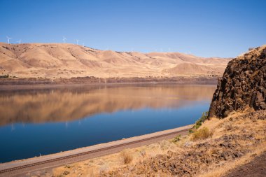 Kuru sakin temiz yaz günü Columbia River Gorge Oregon Washington