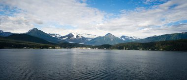 Gemi liman Juneau Amerika Birleşik Devletlerinde Alaska bırakarak Feribot Tekne görünümü