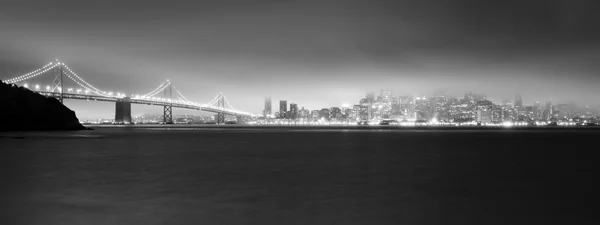 Nevoeiro Engulfs San Francisco Bay Downtown City Skyline — Fotografia de Stock