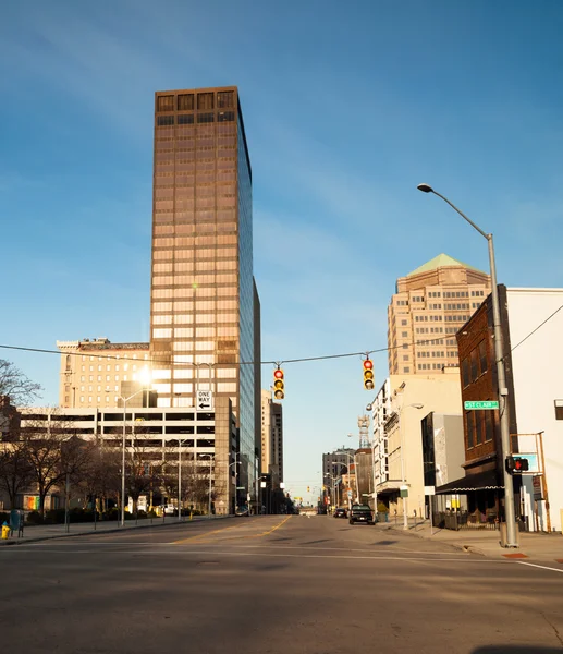 Dayton Ohio Downtown panoramę niedzielny poranek wschód — Zdjęcie stockowe