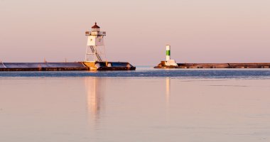 Sabah hafif Limanı dalgakıran deniz feneri Superior gölünün Minnesota