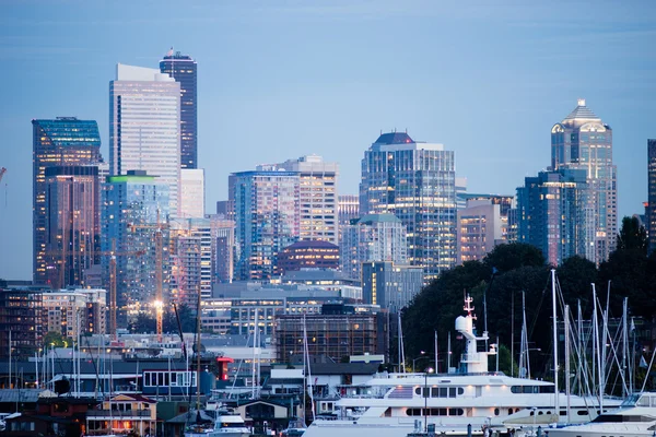 Luksusowe jachty Łodzie Lake Union Seattle Downtown City Skyline — Zdjęcie stockowe