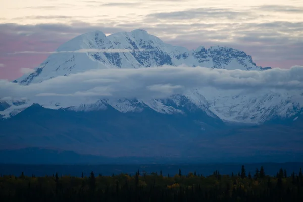 Dağlar Wrangell St Elias Milli Parkı Mt davul Alaska — Stok fotoğraf