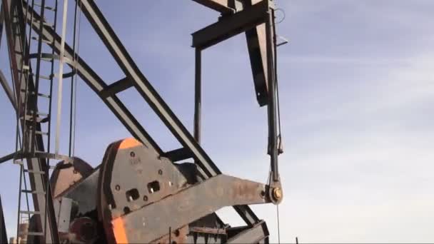 Észak-Dakota olajszivattyú Jack Fracking kőolaj kitermelés gép — Stock videók