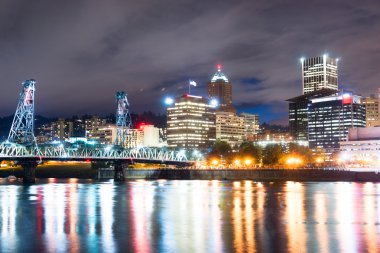 Portland Oregon Waterfront Willamette Nehri Hawtho altında akan