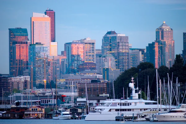 Lüks Yatlar Tekneler Gölü Birlik Seattle Şehir Merkezi Skyline — Stok fotoğraf