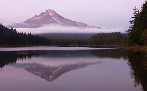 Mt Haube glatte Reflexion Billionen See oregon Territorium — Stockfoto