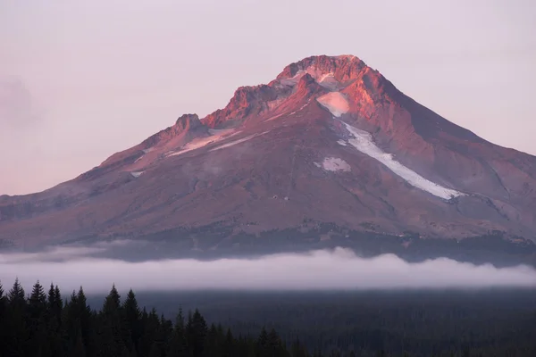 Mt Hood Ski Resort lage wolken Trillium Lake Oregonterritorium — Stockfoto