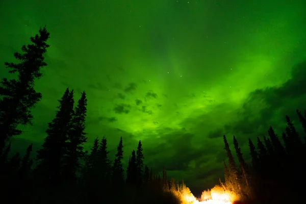 Pohoří Wrangell polární záře polární záře na Aljašce Night — Stock fotografie