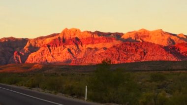 Red Rock Canyon Las Vegas ABD iki şeritli Otoban yol açar