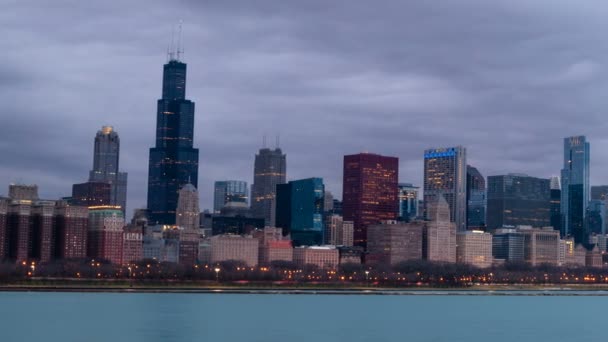 Sunrise renk gökyüzü göl Michigan Chicago Illinois şehir manzarası — Stok video