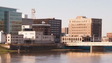 Dayton Ohio şehir şehir manzarası harika Miami Nehri
