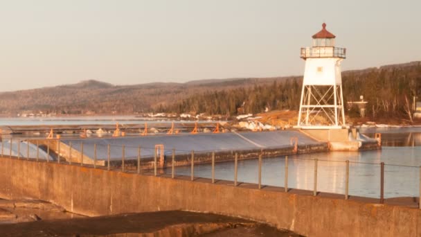 Reggel könnyű Harbor hullámtörő világítótorony Superior tó Minnesota Amerikai Egyesült Államok — Stock videók