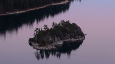 Günbatımı Cove zümrüt defne Fannette Island Lake Tahoe korumalı
