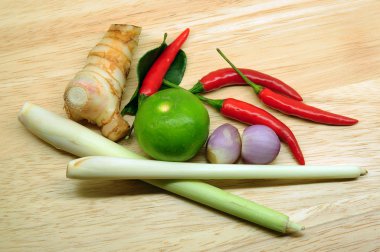 Tahta masada sebzeler