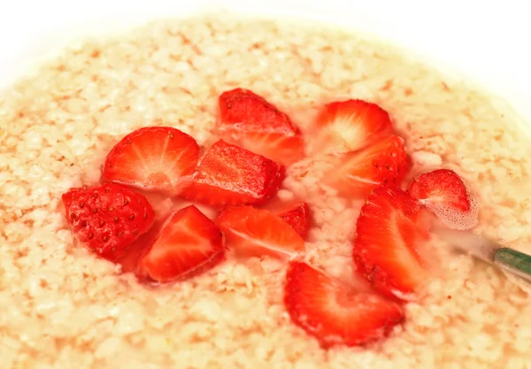 Porridge with strawberries — Stockfoto