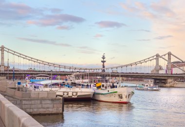 Kırım köprü bahar akşam Moskova'da