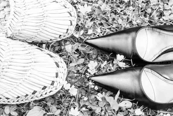 Shoes and straw woven slippers — Stock Photo, Image