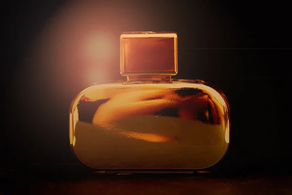 Parfümflasche goldene Farbe — Stockfoto