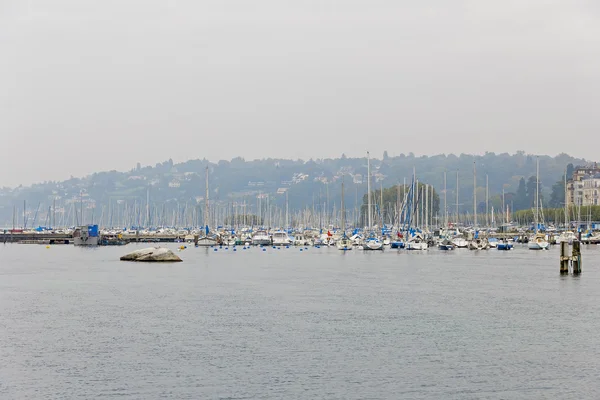 Viele der Yachten auf dem Genfer See in Genf — Stockfoto