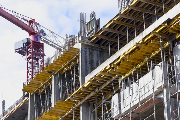 Bouw kraan op een bouwplaats — Stockfoto